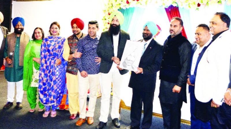 Popular painters Honoring Jarnail Singh.