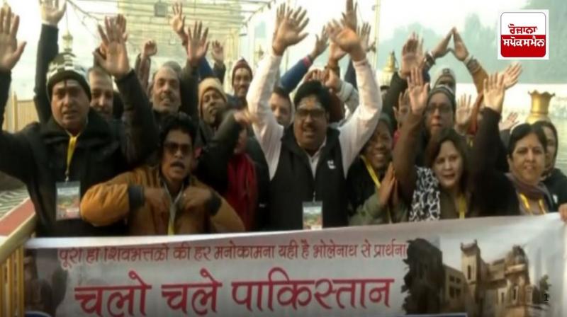 A group of 154 Hindu devotees left for Pakistan from Amritsar to celebrate Mahashivratri A group of 154 Hindu devotees left for Pakistan from Amritsar to celebrate Mahashivratri