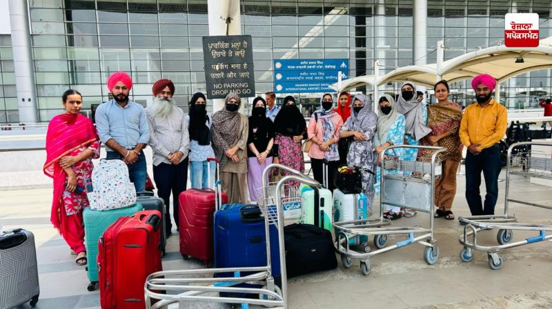 ਖੌਫ਼ ਜ਼ਦਾ ਕਸ਼ਮੀਰੀ ਵਿਦਿਆਰਥੀਆਂ ਨੂੰ  ਕੇਂਦਰੀ ਸ੍ਰੀ ਗੁਰੂ ਸਿੰਘ ਸਭਾ ਨੇ ਉਹਨਾਂ ਦੇ ਘਰ ਪਹੁੰਚਾਇਆ