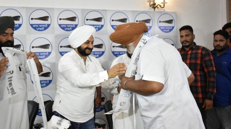 Jolt to Congress in Doaba, former council president joins AAP along with fellow councilors Jolt to Congress in Doaba, former council president joins AAP along with fellow councilors