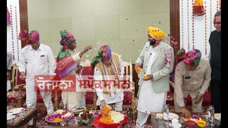 Punjab CM Bhagwant Mann on Thursday participated in 'Holi Milan Samaroh' Punjab CM Bhagwant Mann on Thursday participated in 'Holi Milan Samaroh'