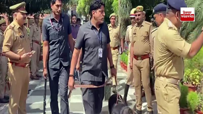 Threat to blow up three schools in Delhi, police reach the spot Threat to blow up three schools in Delhi, police reach the spot