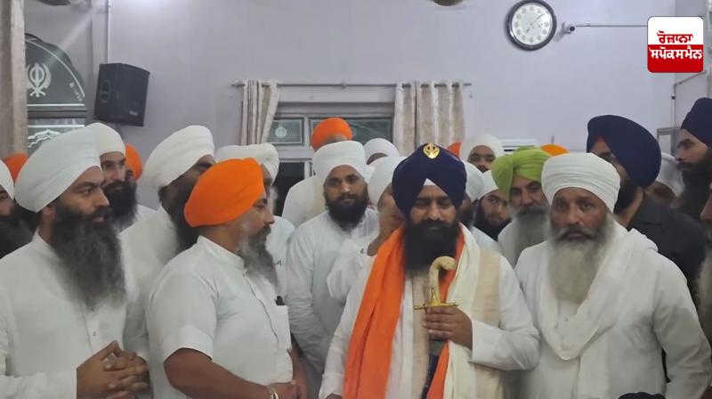 Nanaksar sect presents golden khanda to Jathedar Giani Kuldeep Singh Gargajj Nanaksar sect presents golden khanda to Jathedar Giani Kuldeep Singh Gargajj