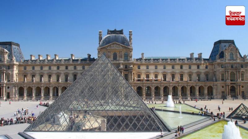 Paris News: Robbery at the world famous Louvre Museum Paris News: Robbery at the world famous Louvre Museum