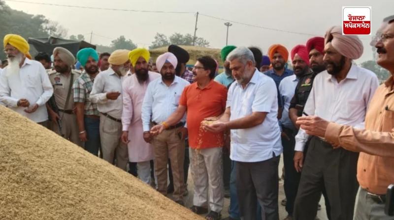 ਕੈਬਨਿਟ ਮੰਤਰੀ, ਲਾਲ ਚੰਦ ਕਟਾਰੂਚੱਕ ਵਲੋਂ ਗੁਰਦਾਸਪੁਰ ਦਾਣਾ ਮੰਡੀ ਵਿਖੇ ਝੋਨੇ ਦੇ ਖਰੀਦ ਪ੍ਰਬੰਧਾਂ ਦਾ ਲਿਆ ਗਿਆ ਜਾਇਜ਼ਾ ਕੈਬਨਿਟ ਮੰਤਰੀ, ਲਾਲ ਚੰਦ ਕਟਾਰੂਚੱਕ ਵਲੋਂ ਗੁਰਦਾਸਪੁਰ ਦਾਣਾ ਮੰਡੀ ਵਿਖੇ ਝੋਨੇ ਦੇ ਖਰੀਦ ਪ੍ਰਬੰਧਾਂ ਦਾ ਲਿਆ ਗਿਆ ਜਾਇਜ਼ਾ