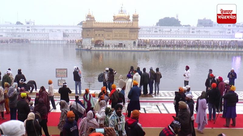 Sangat paid obeisance at Sri Darbar Sahib Sangat paid obeisance at Sri Darbar Sahib