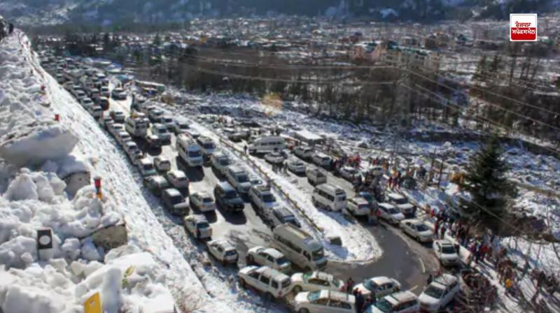 Two and a half feet of snow in Himachal, 340 roads closed Two and a half feet of snow in Himachal, 340 roads closed