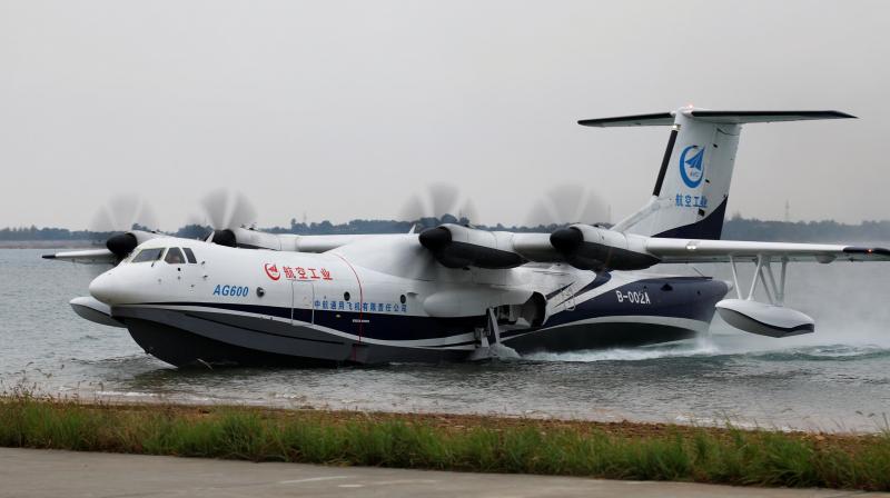 amphibious plane