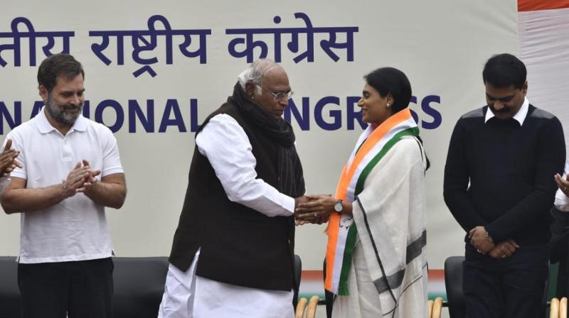Jagan Mohan Reddy's sister YS Sharmila joins Congress Jagan Mohan Reddy's sister YS Sharmila joins Congress