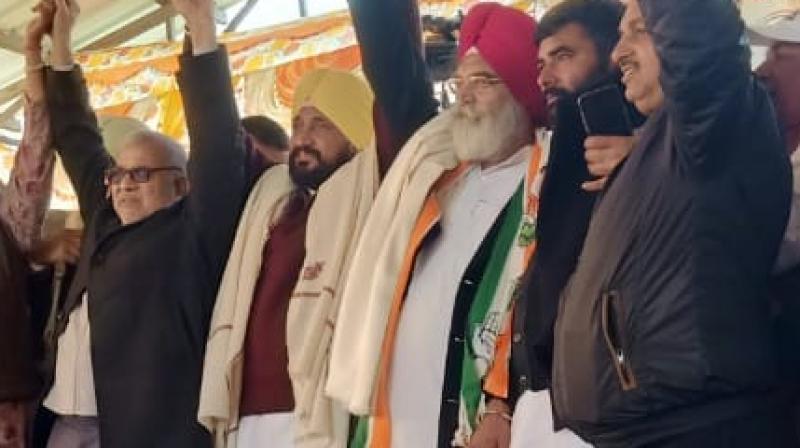 Shiromani Akali Dal leader Darbara Singh Guru joins Congress party Shiromani Akali Dal leader Darbara Singh Guru joins Congress party