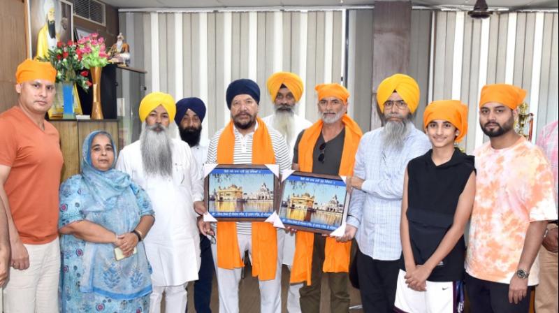 Canadian Family donated 1 kg gold At Sachkhand Sri Harmandir Sahib Canadian Family donated 1 kg gold At Sachkhand Sri Harmandir Sahib