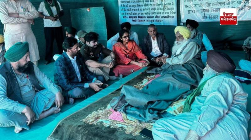 ਕਿਸਾਨ ਆਗੂ ਜਗਜੀਤ ਸਿੰਘ ਡੱਲੇਵਾਲ ਦੇ ਮਰਨ ਵਰਤ ਦਾ ਅੱਜ 9ਵਾਂ ਦਿਨ ਜਾਰੀ ਕਿਸਾਨ ਆਗੂ ਜਗਜੀਤ ਸਿੰਘ ਡੱਲੇਵਾਲ ਦੇ ਮਰਨ ਵਰਤ ਦਾ ਅੱਜ 9ਵਾਂ ਦਿਨ ਜਾਰੀ