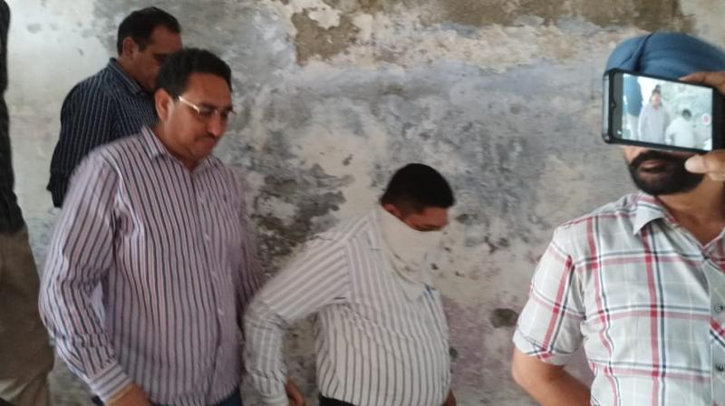 VIGILANCE BUREAU NABS TEHSIL CLERK FOR TAKING BRIBE RS 4,500 VIGILANCE BUREAU NABS TEHSIL CLERK FOR TAKING BRIBE RS 4,500