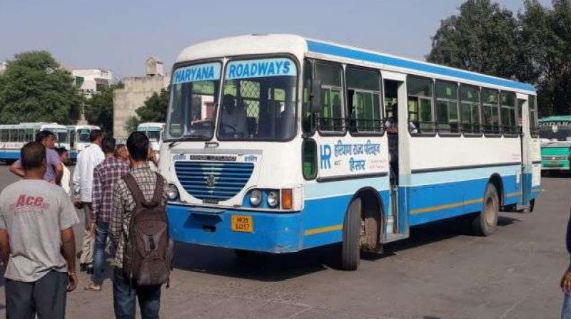 The conductor had to drink beedi in the bus and was fined expensively Haryana News in punjabi The conductor had to drink beedi in the bus and was fined expensively Haryana News in punjabi