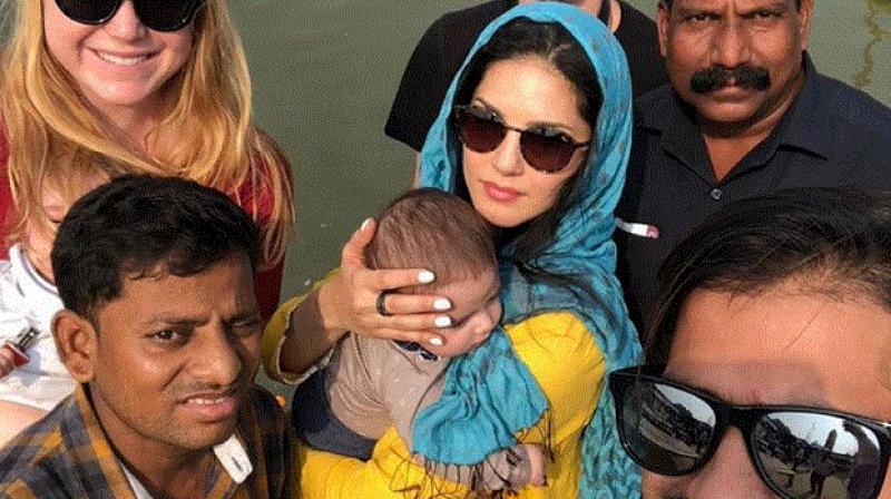 Sunny Leone takes her sons to immerse her parents’ ashes in Ganga