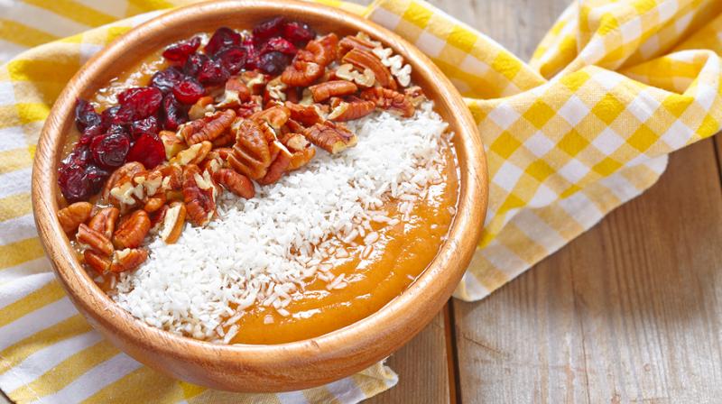 Carrot and walnut smoothie bowl Carrot and walnut smoothie bowl