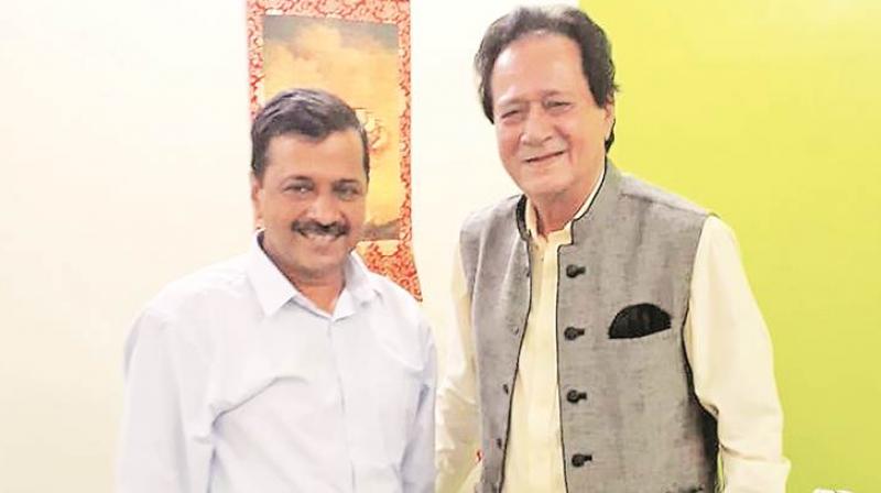 Harmohan Dhawan with Kejriwal Harmohan Dhawan with Kejriwal
