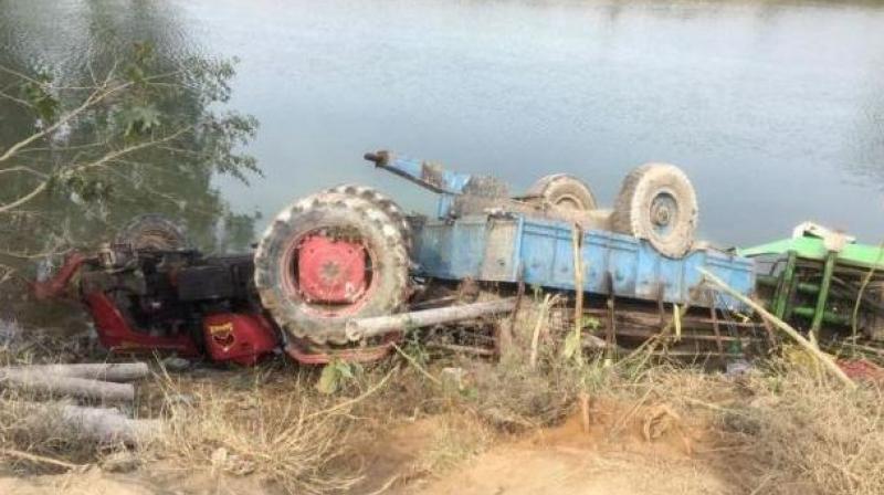 Tractor -Trolley Tractor -Trolley