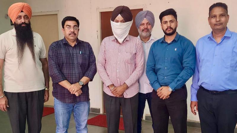 Punjab Vigilance Bureau arrests Sub Inspector for taking Rs 5000 bribe Punjab Vigilance Bureau arrests Sub Inspector for taking Rs 5000 bribe