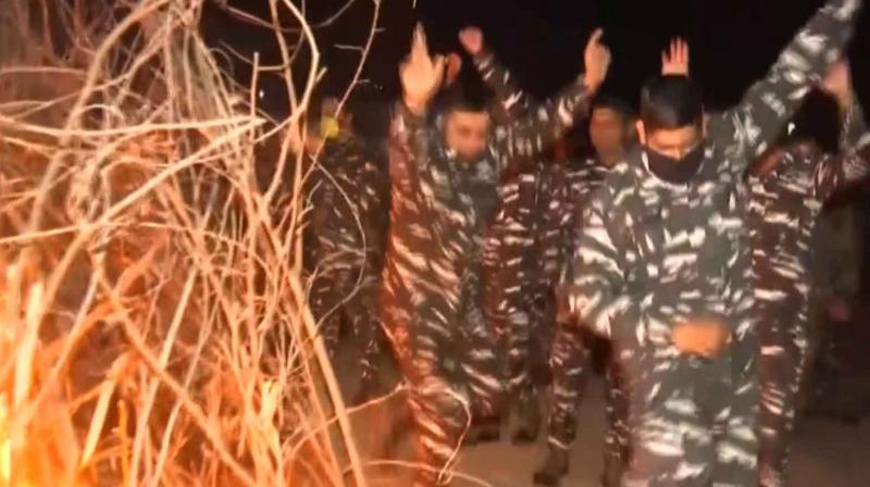 Army personnel also celebrate Lohri festival with fanfare, video goes viral Army personnel also celebrate Lohri festival with fanfare, video goes viral