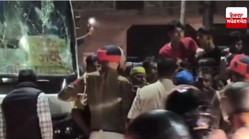 Accident in Phase 11 of Mohali, bus coming from Chandigarh collides with vehicles, many injured Accident in Phase 11 of Mohali, bus coming from Chandigarh collides with vehicles, many injured