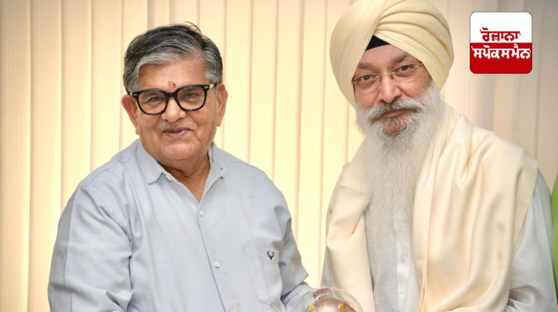 Punjab News: Punjab Governor honours Padma Shri Bhai Harjinder Singh at Raj Bhawan Punjab News: Punjab Governor honours Padma Shri Bhai Harjinder Singh at Raj Bhawan