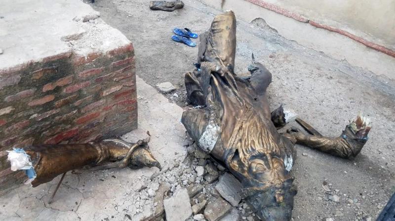 Maharaja Ranjit Singh statue vandalised in Lahore Maharaja Ranjit Singh statue vandalised in Lahore