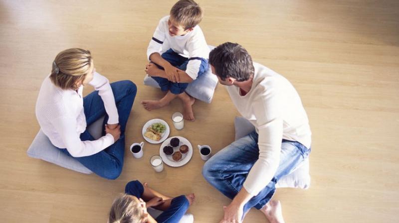 Why should food be eaten on the ground, Know the Benefits Why should food be eaten on the ground, Know the Benefits