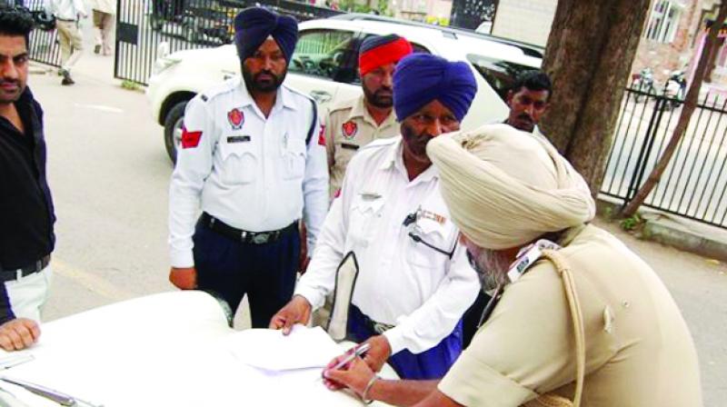 Police Cutting Challans Police Cutting Challans