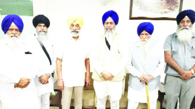 Bhai Gobind Singh Longowal with Others Bhai Gobind Singh Longowal with Others