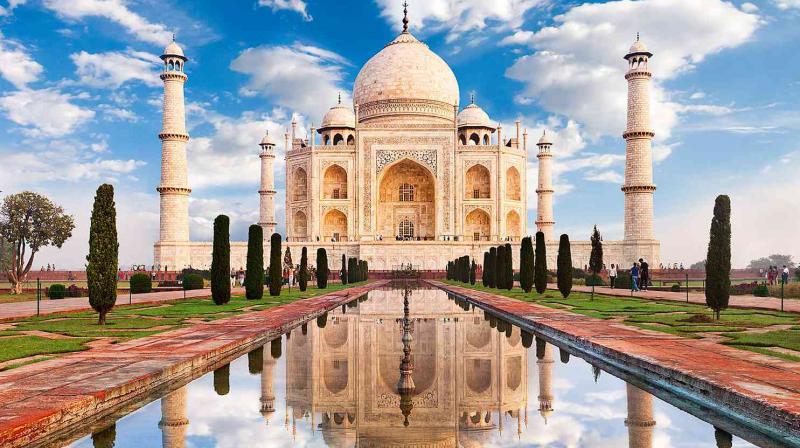Agra: Tourists will not get entry to Taj Mahal without corona test Agra: Tourists will not get entry to Taj Mahal without corona test