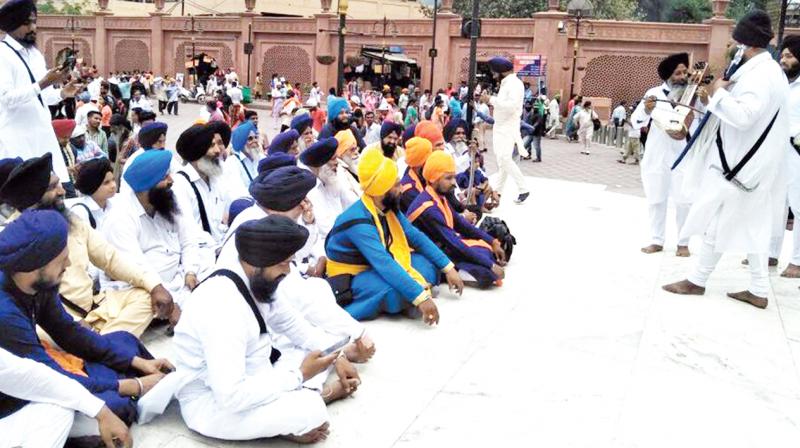 Dispute of Dhadhi Sabhas continues Dispute of Dhadhi Sabhas continues