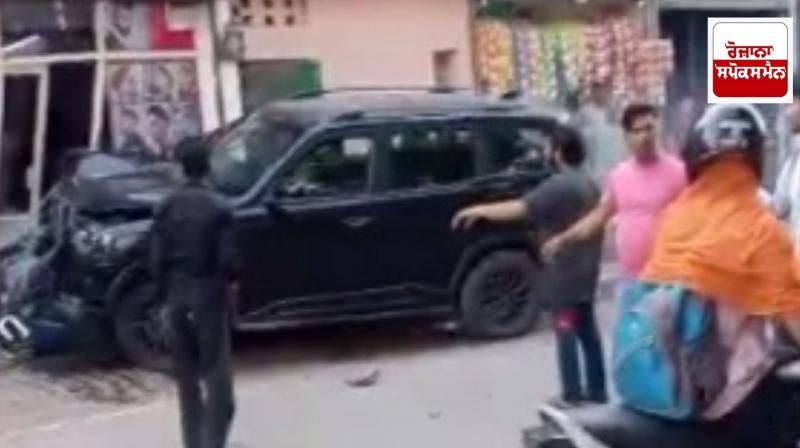 Chandigarh News: Scorpio hits car and scooter in Dadumajra Colony Chandigarh News: Scorpio hits car and scooter in Dadumajra Colony