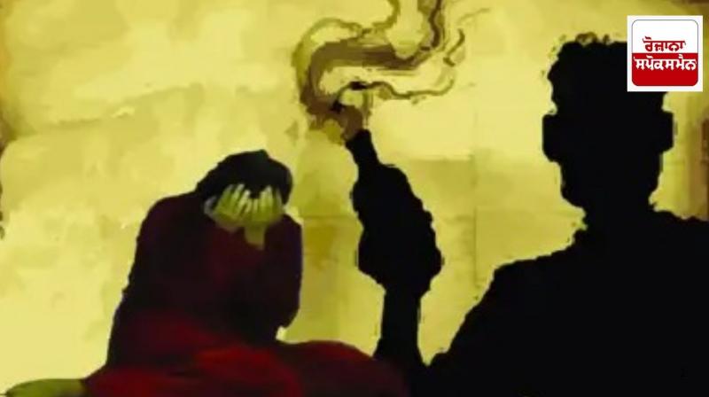 Acid attack in Bengaluru: Husband throws acid on wife after asking her to lower her mobile volume Acid attack in Bengaluru: Husband throws acid on wife after asking her to lower her mobile volume