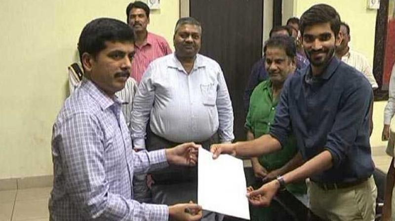 Kidambi Srikanth takes charge as deputy collector Kidambi Srikanth takes charge as deputy collector