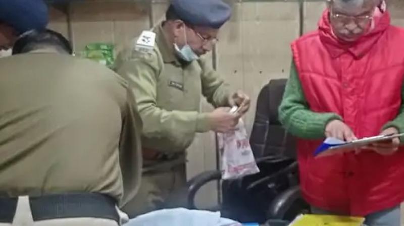 14 lakh cash recovered from BJP candidate's shop in Himachal 14 lakh cash recovered from BJP candidate's shop in Himachal