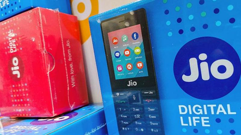 Gio phone is now available for Rs 699 at Diwali