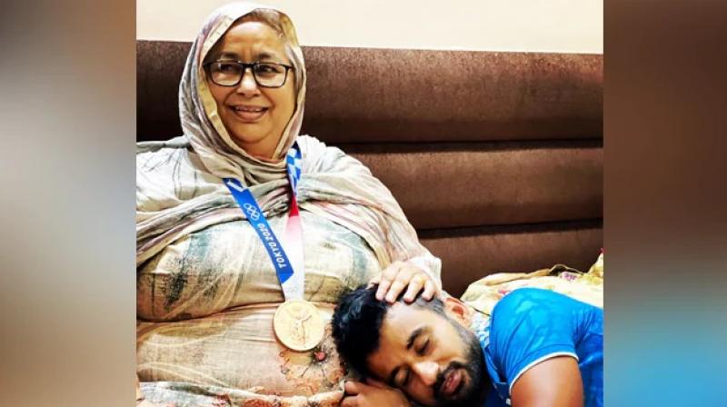 Manpreet Singh with his Mother