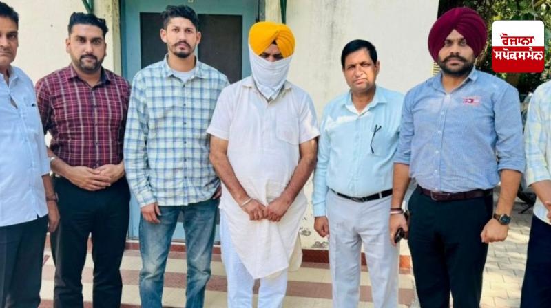 Vigilance caught private person Ajaib Singh red-handed taking bribe of 25000 rupees Vigilance caught private person Ajaib Singh red-handed taking bribe of 25000 rupees