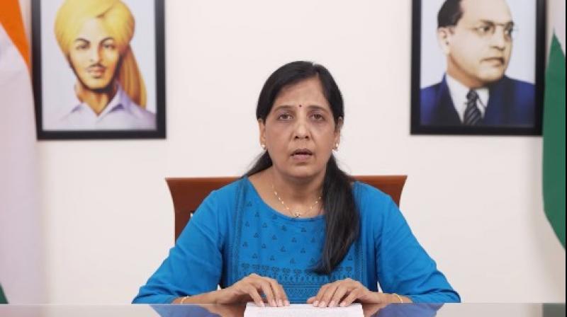Arvind Kejriwal's wife launches WhatsApp campaign Arvind Kejriwal's wife launches WhatsApp campaign