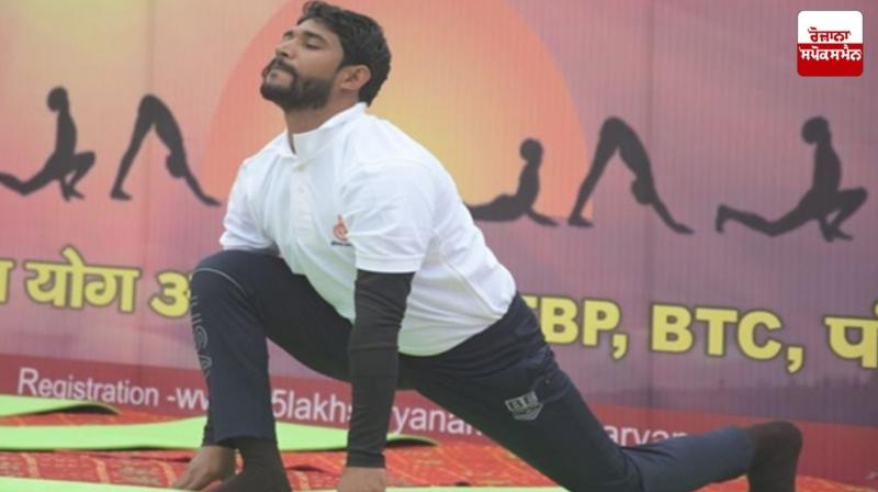 International yoga athlete Sandeep Arya sets world record by performing Surya Namaskar continuously for 37 hours International yoga athlete Sandeep Arya sets world record by performing Surya Namaskar continuously for 37 hours
