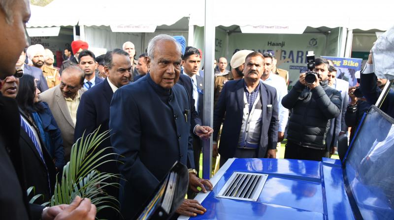 Banwari Lal Purohit inaugurates PHDCCI's EV Expo