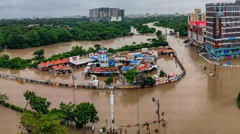 Due to heavy rain in Gujarat, 10-12 feet of water, 26 deaths, red alert in 11 districts... Due to heavy rain in Gujarat, 10-12 feet of water, 26 deaths, red alert in 11 districts...