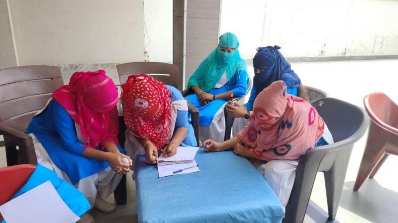Girl students wrote a letter with blood to CM Yogi Girl students wrote a letter with blood to CM Yogi