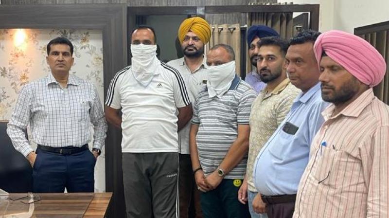 VB NABS SHO DASUYA, HIS DRIVER WHILE ACCEPTING BRIBE OF RS 20,000 VB NABS SHO DASUYA, HIS DRIVER WHILE ACCEPTING BRIBE OF RS 20,000