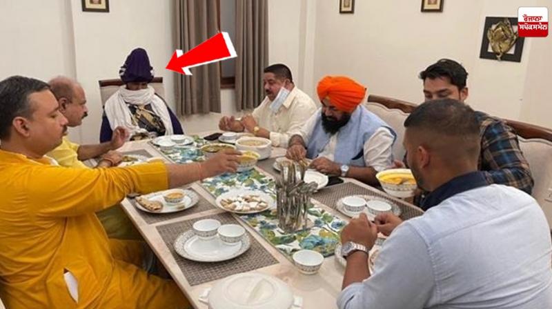 Picture of Nihang Aman Singh with BJP leaders Picture of Nihang Aman Singh with BJP leaders