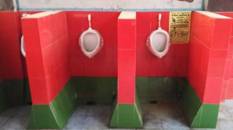 Gorakhpur Railway Hospital Public Toilet Painted in Samajwadi Party Colour Gorakhpur Railway Hospital Public Toilet Painted in Samajwadi Party Colour