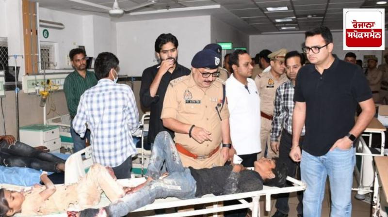 Bareilly-Jaipur double-decker bus overturns in Badaun, driver dies, over 30 injured Bareilly-Jaipur double-decker bus overturns in Badaun, driver dies, over 30 injured