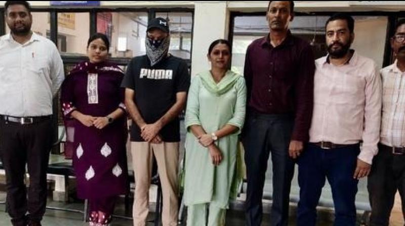 ਵਿਜੀਲੈਂਸ ਵੱਲੋਂ 5000 ਰੁਪਏ ਰਿਸ਼ਵਤ ਲੈਣ ਦੇ ਦੋਸ਼ ਹੇਠ ASI ਗ੍ਰਿਫ਼ਤਾਰ ਵਿਜੀਲੈਂਸ ਵੱਲੋਂ 5000 ਰੁਪਏ ਰਿਸ਼ਵਤ ਲੈਣ ਦੇ ਦੋਸ਼ ਹੇਠ ASI ਗ੍ਰਿਫ਼ਤਾਰ