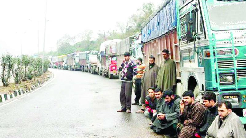 Jammu-Srinagar National Highway closed for third day, 1700 vehicles trapped